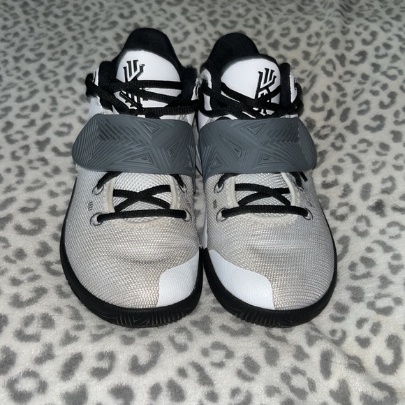 shoes - Picture 3 of 4